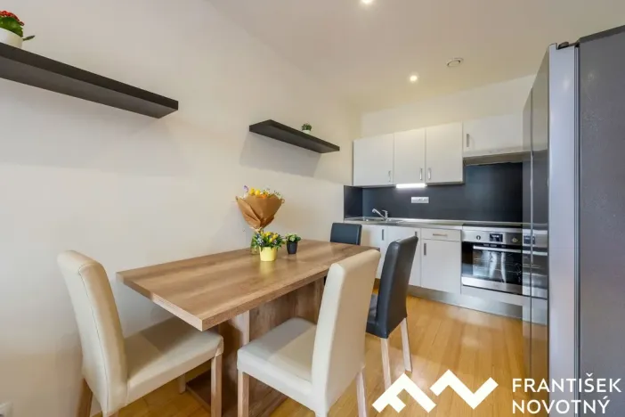 Prodej bytu 2+kk, Pohořelice, Znojemská, 51 m2