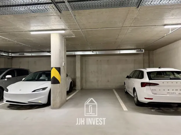 Pronájem garáže, Praha - Strašnice, Ramonova, 15 m2