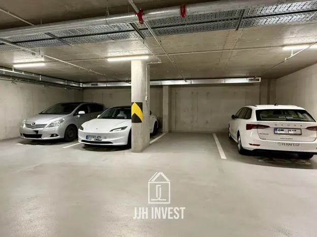 Pronájem garáže, Praha - Strašnice, Ramonova, 15 m2