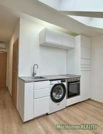 Pronájem bytu 1+kk, Praha - Nové Město, Sokolská, 19 m2