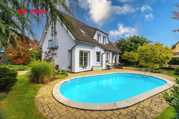 Prodej rodinného domu, Praha - Lochkov, V oudolku, 183 m2