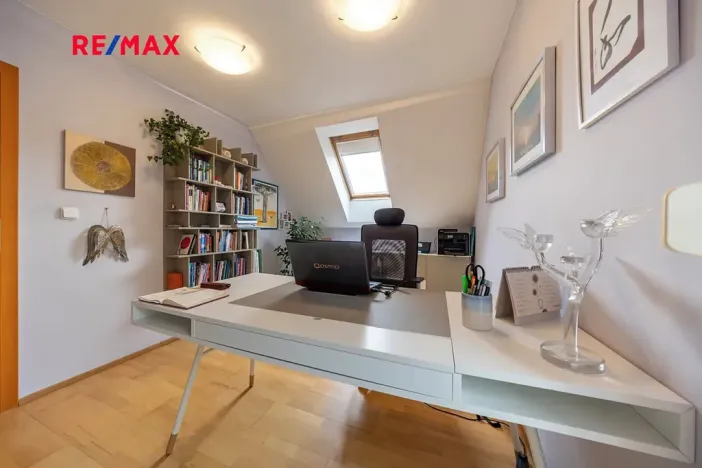 Prodej rodinného domu, Praha - Lochkov, V oudolku, 183 m2