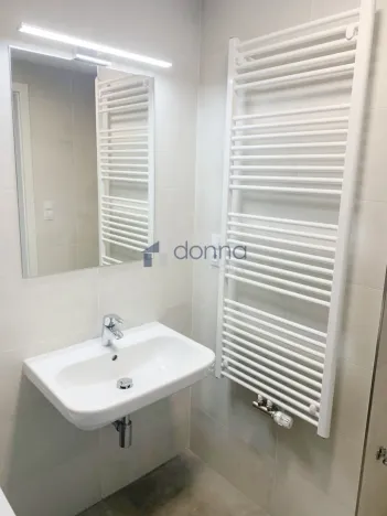 Pronájem bytu 2+kk, Praha, Křižíkova, 63 m2