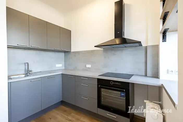 Pronájem bytu 2+1, Praha - Holešovice, Strojnická, 95 m2