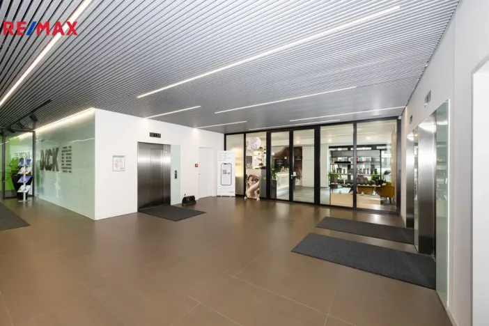 Pronájem obchodního prostoru, Praha - Libeň, Voctářova, 177 m2