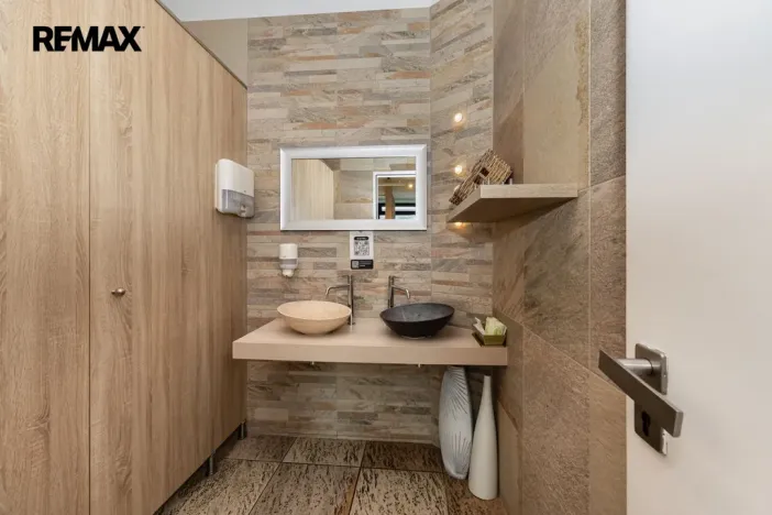 Pronájem obchodního prostoru, Praha - Libeň, Voctářova, 177 m2
