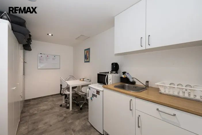 Pronájem obchodního prostoru, Praha - Libeň, Voctářova, 177 m2