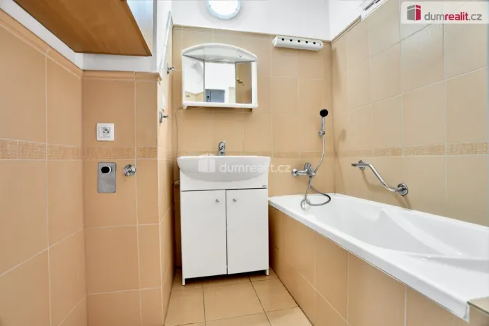 Prodej bytu 2+1, Ostrov, Horská, 63 m2