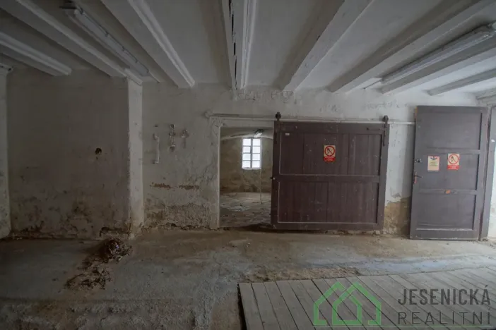 Prodej garáže, Javorník, 17. listopadu, 73 m2