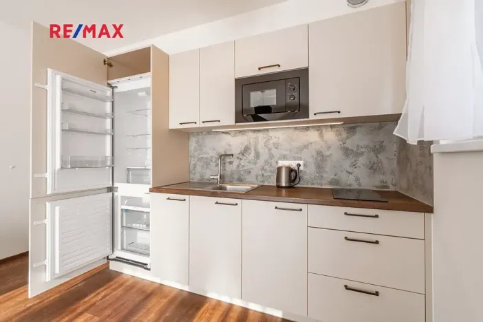 Pronájem bytu 1+kk, Praha - Chodov, Šternovská, 30 m2