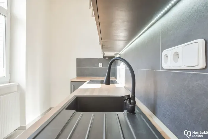 Pronájem bytu 2+kk, Olomouc, Jeremenkova, 48 m2