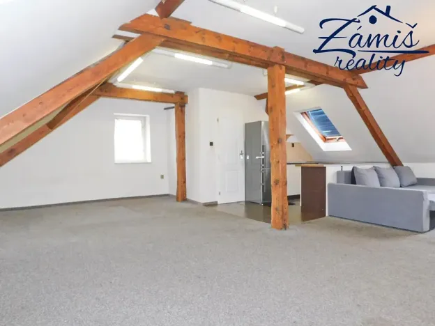 Pronájem bytu 1+kk, Lány, Berounská, 40 m2