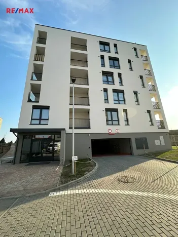 Pronájem garážového stání, Praha - Ruzyně, Stočesova, 15 m2