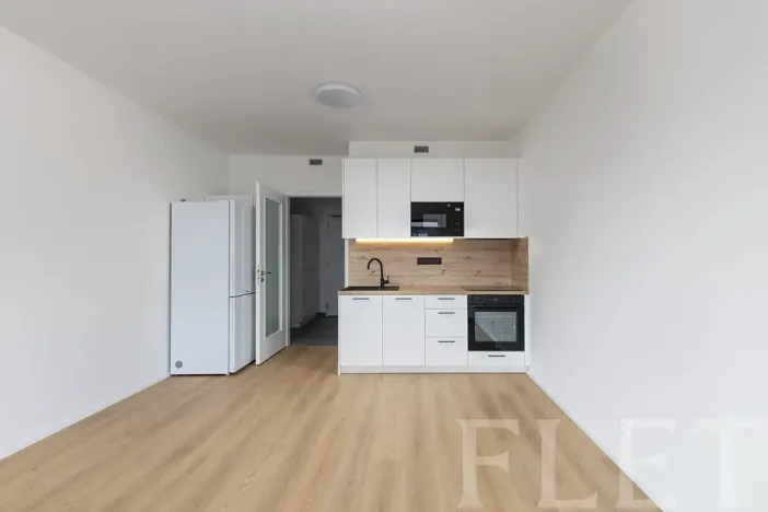 Pronájem bytu 1+kk, Praha - Hloubětín, Poděbradská, 30 m2