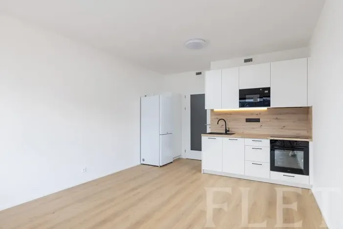 Pronájem bytu 1+kk, Praha - Hloubětín, Poděbradská, 30 m2