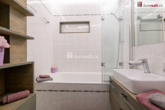 Prodej bytu 3+1, Praha - Řepy, Nevanova, 73 m2