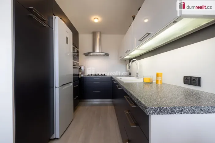 Prodej bytu 3+1, Praha - Řepy, Nevanova, 73 m2