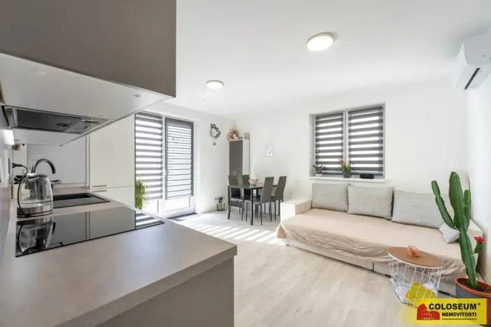 Prodej bytu 2+kk, Hrádek, 53 m2