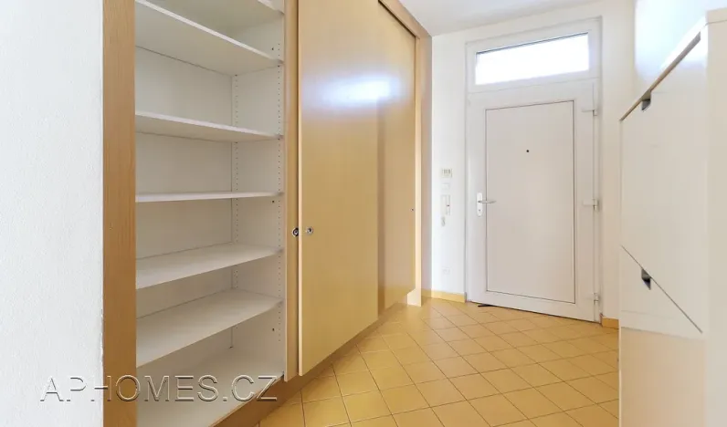 Pronájem bytu 2+kk, Praha - Libeň, Českomoravská, 58 m2