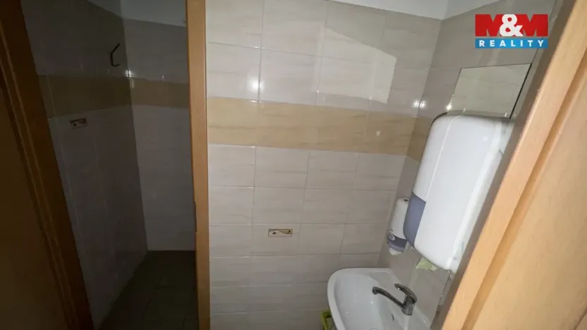 Prodej komerční nemovitosti, Plavy, 180 m2