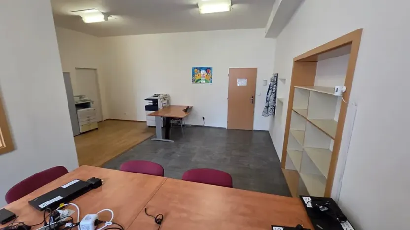Pronájem kanceláře, Brno, Valchařská, 80 m2