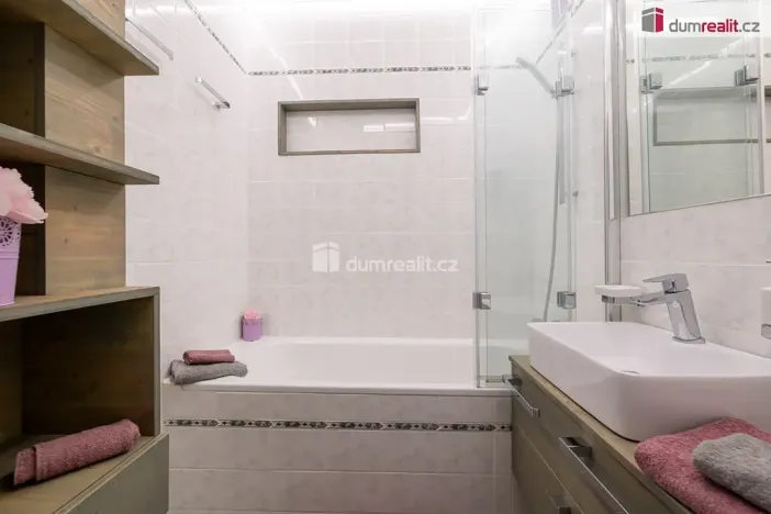 Prodej bytu 3+1, Praha - Řepy, Nevanova, 73 m2