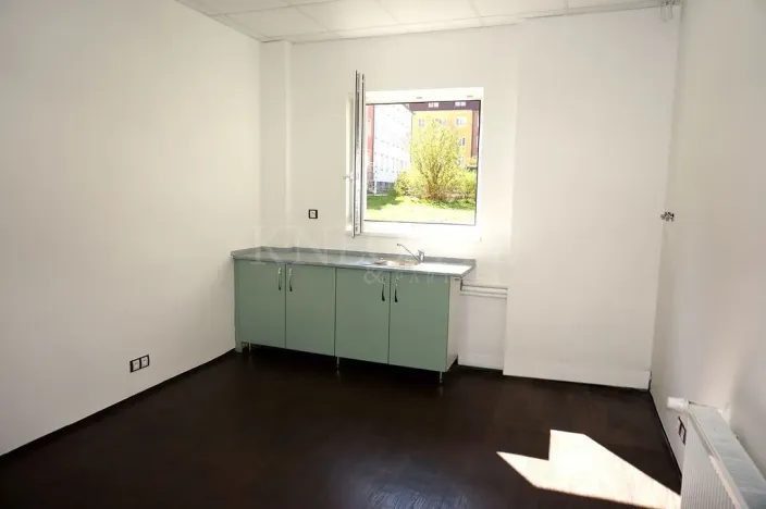 Pronájem obchodního prostoru, Karlovy Vary, Krymská, 10 m2