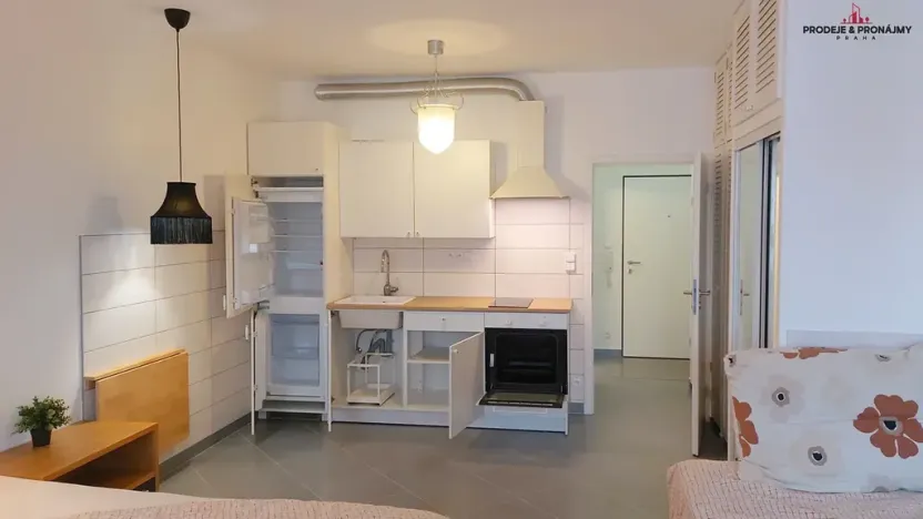 Pronájem bytu 1+kk, Praha - Střížkov, Makedonská, 35 m2