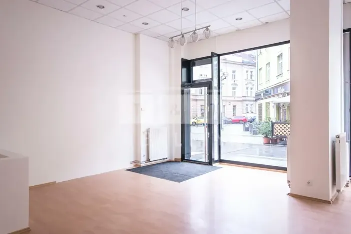 Pronájem obchodního prostoru, Hradec Králové, Švehlova, 61 m2