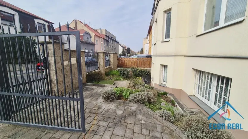 Pronájem bytu 3+1, Praha - Strašnice, Královická, 82 m2