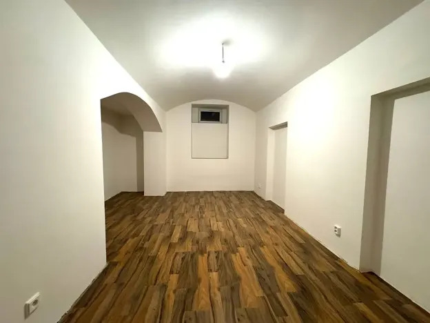 Pronájem kanceláře, Praha - Strašnice, Saratovská, 110 m2