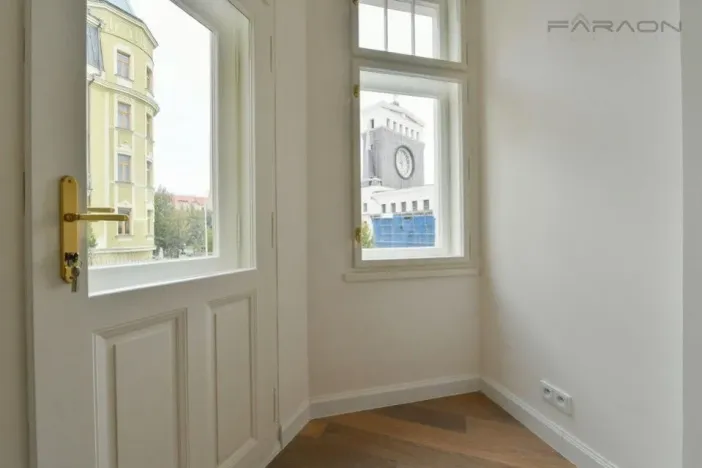 Pronájem bytu 4+kk, Praha - Vinohrady, náměstí Jiřího z Poděbrad, 118 m2