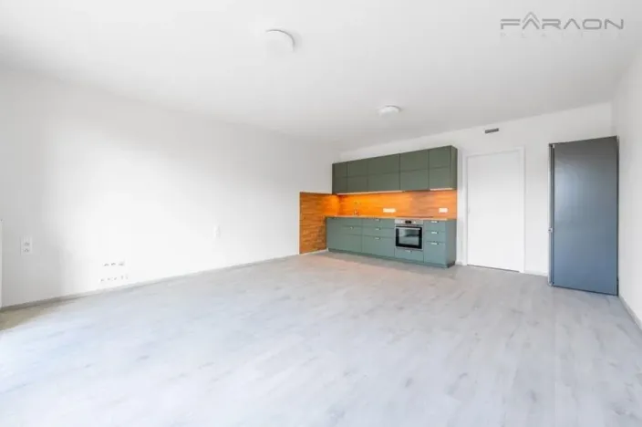 Pronájem bytu 1+kk, Praha - Modřany, Vrátnická, 38 m2