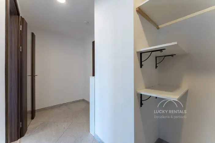 Pronájem bytu 2+kk, Praha - Kamýk, Freiwaldova, 43 m2