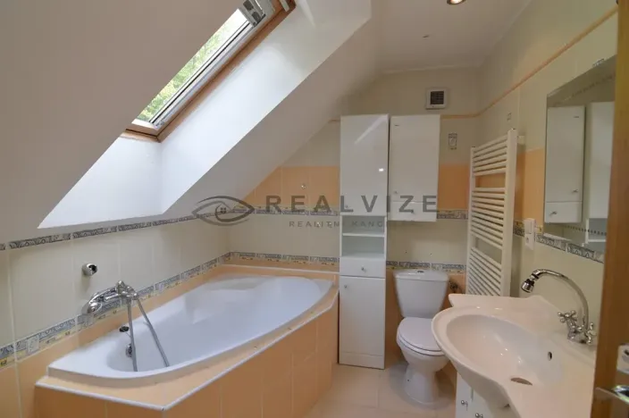 Pronájem bytu 3+1, Hluboká nad Vltavou, Sadová, 60 m2