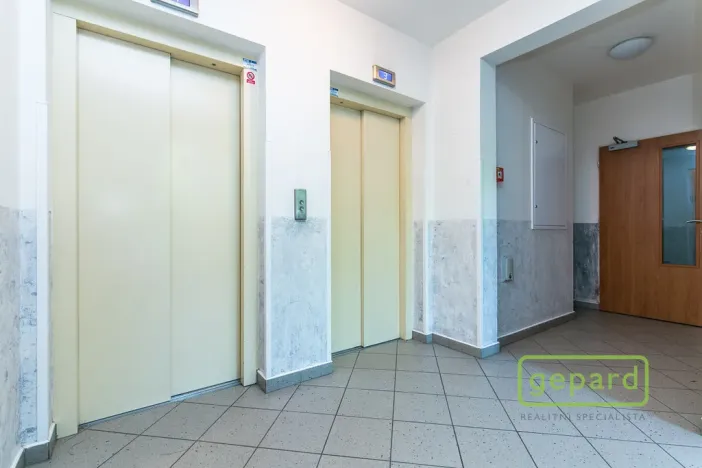 Pronájem bytu 2+kk, Praha, Ve slatinách, 42 m2