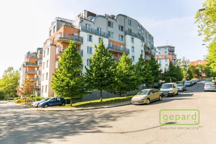 Pronájem bytu 2+kk, Praha, Ve slatinách, 42 m2