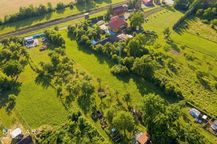 Prodej pozemku pro bydlení, Police, 2025 m2