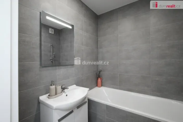 Prodej bytu 3+1, Liberec - Liberec VI-Rochlice, Na Jezírku, 70 m2