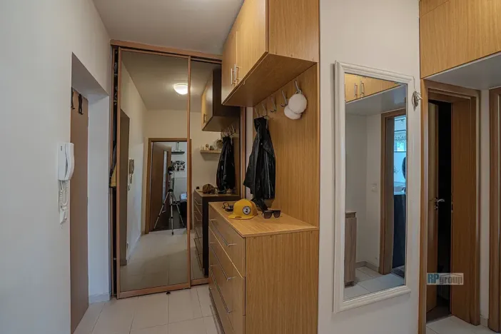 Prodej bytu 2+kk, Zbuzany, Lomená, 61 m2