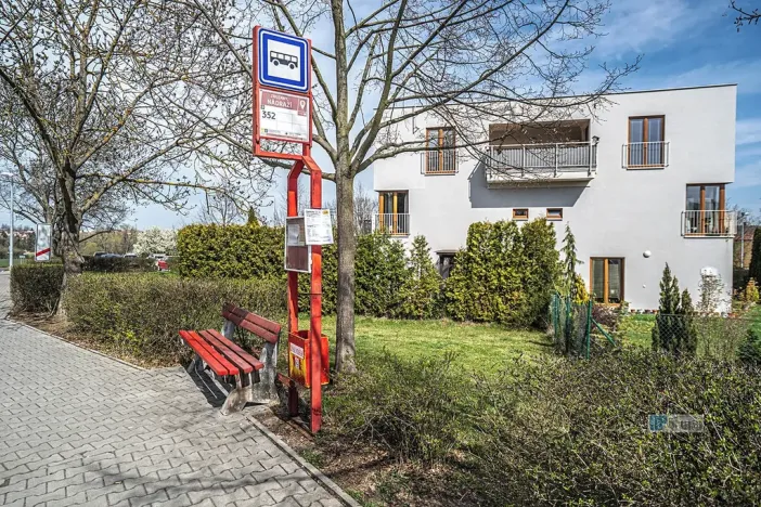 Prodej bytu 2+kk, Zbuzany, Lomená, 61 m2