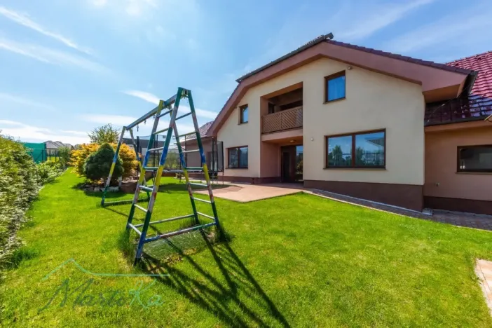 Prodej rodinného domu, Hostivice, Liliová, 392 m2