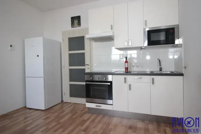 Pronájem bytu 1+kk, Praha - Vysočany, Freyova, 34 m2