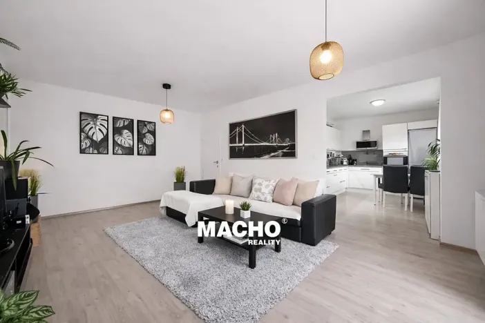 Prodej bytu 3+kk, Hostouň, U Tvrze, 70 m2