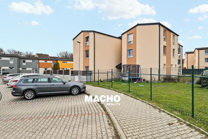 Prodej bytu 3+kk, Hostouň, U Tvrze, 70 m2