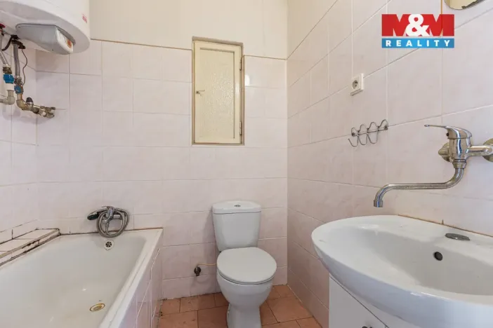 Prodej obchodního prostoru, Louny, Husova, 744 m2