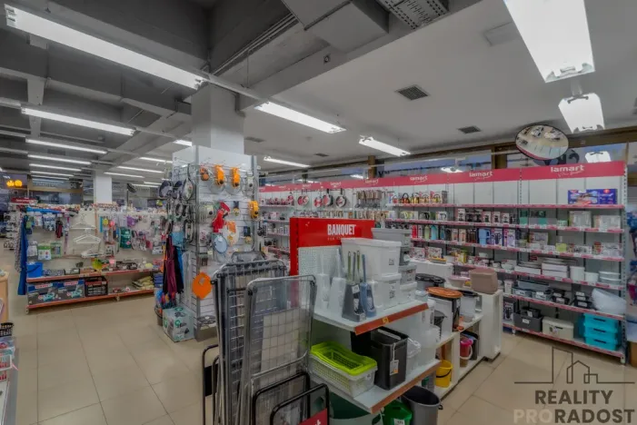 Pronájem obchodního prostoru, Znojmo, Obroková, 180 m2