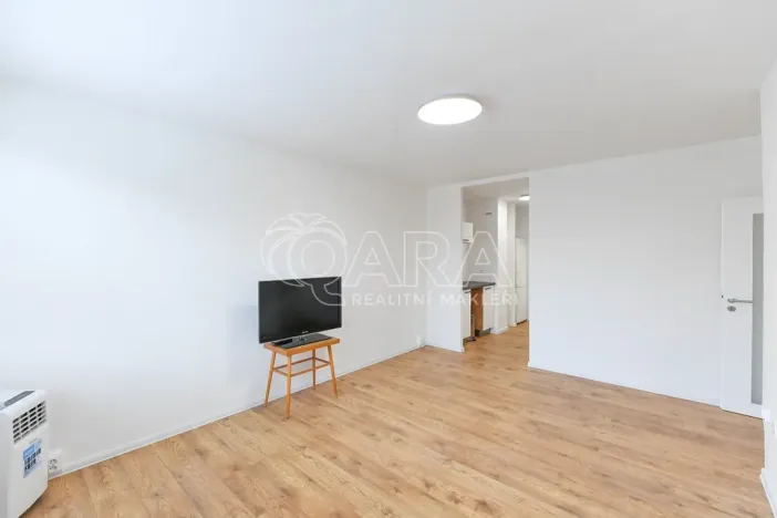 Pronájem bytu 2+kk, Praha - Bohnice, Radomská, 44 m2