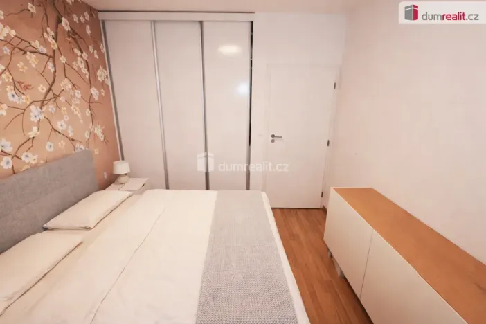 Pronájem bytu 3+kk, Praha - Modřany, Štolcova, 72 m2