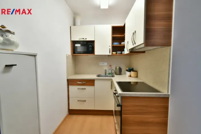 Pronájem bytu 1+kk, Hradec Králové - Třebeš, Svatojánská, 30 m2